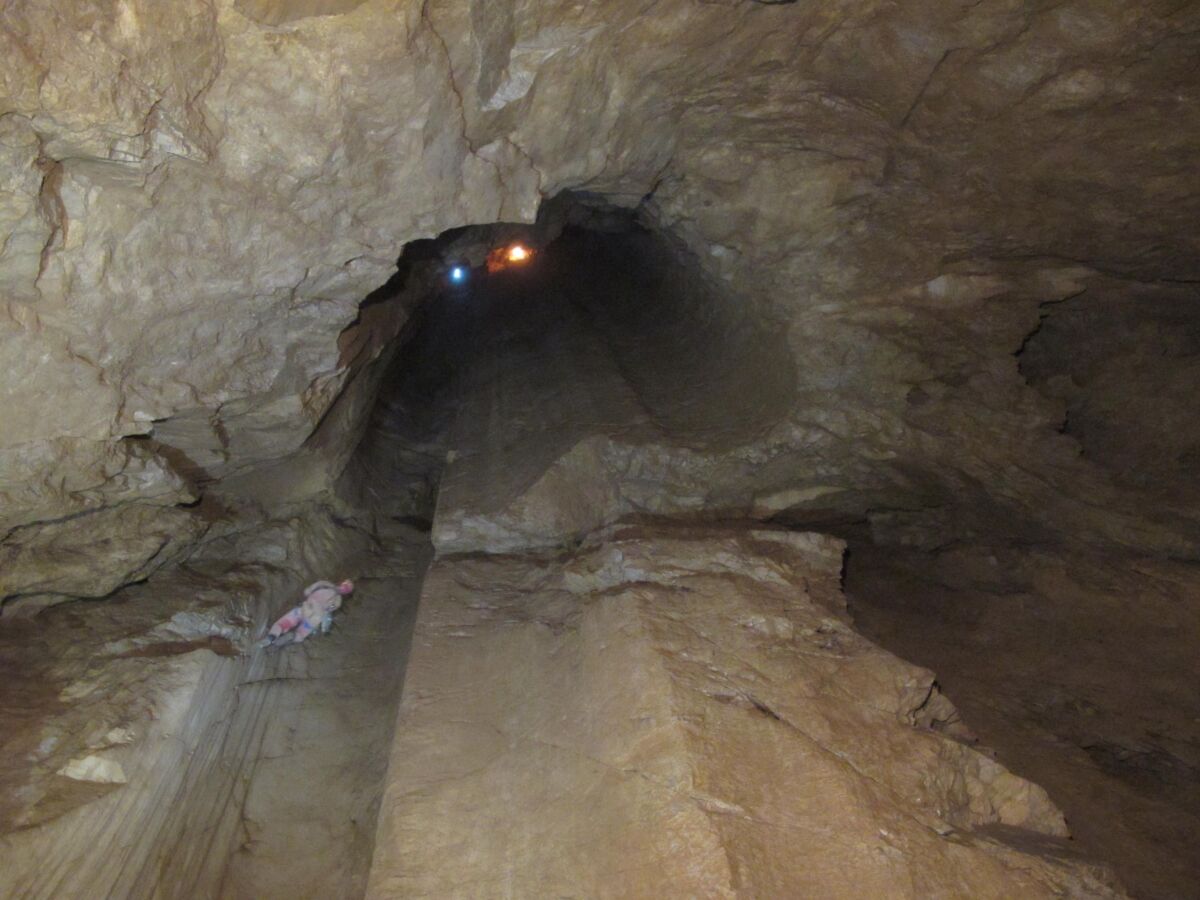 images uk abri Komn Adri 156 m hlbok vertikla foto B. mda I. Pap a P. Barab scaled